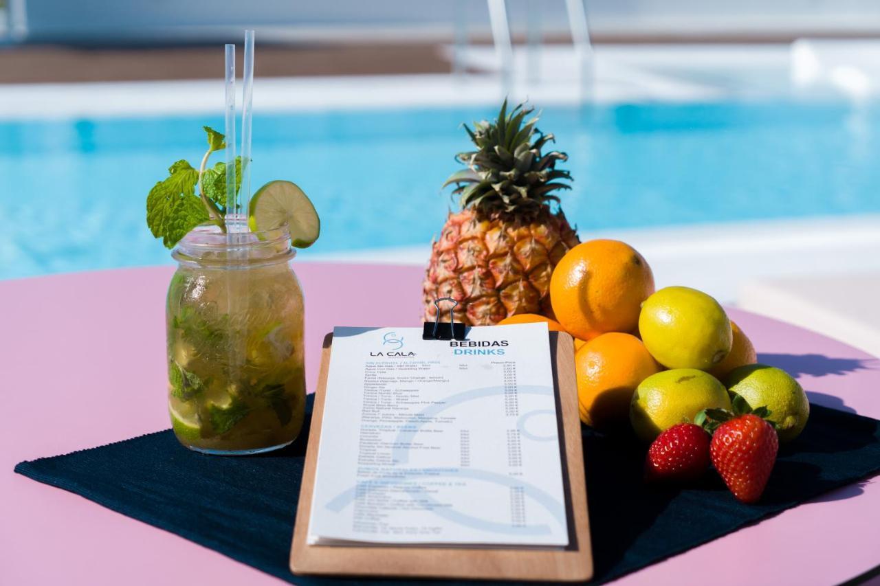 Calalanzarote Suites Hotel - Adults Only Playa Blanca  Exterior foto A menu at a poolside restaurant