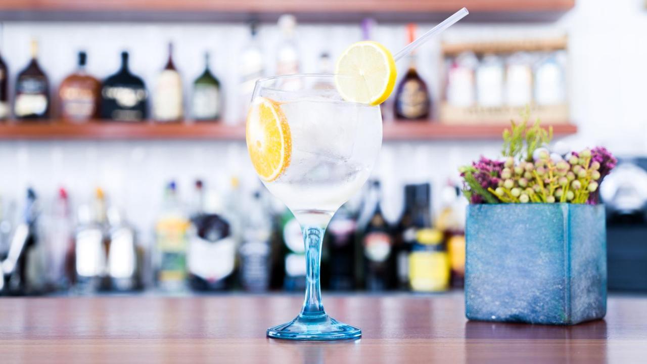 Calalanzarote Suites Hotel - Adults Only Playa Blanca  Exterior foto A G&T served in a balloon glass